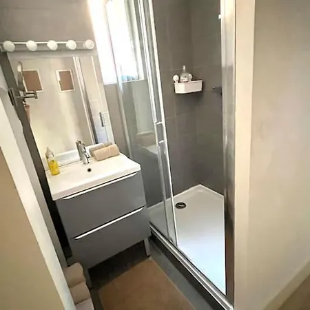 T2 ,ac,private, Terrace, Apartment *