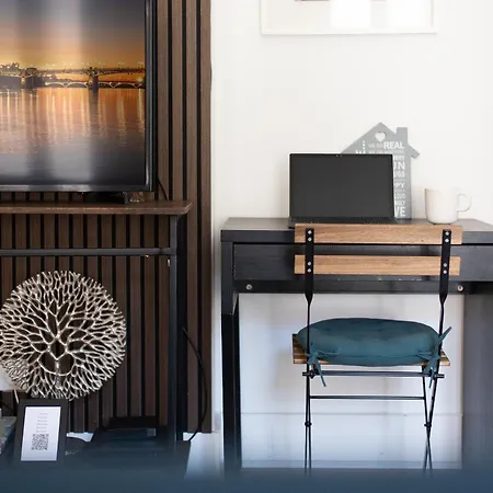 Διαμέρισμα T2 Climatise - With Ac - Private Terrace - Centre *